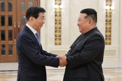 Kim Jong Un întărește relațiile cu Beijingul. Unul dintre cei mai influenți lideri ai Chinei, primit la Phenian.