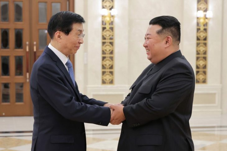 Kim Jong Un intareste relationile cu Beijingul Unul dintre cei mai influenti lideri ai Chinei primit la Phenian