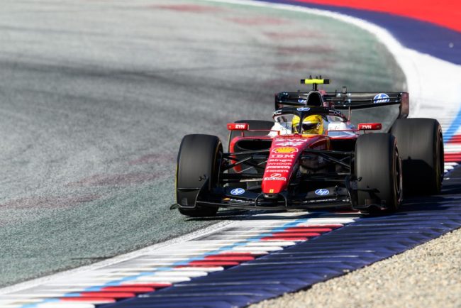 Lewis Hamilton obtine pole position pentru cursa Sprint de la Silverstone din Formula 1 Pilotul Ferrari il ntrece cu 11 miimi pe liderul clasamentului general