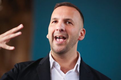 Liderul verde Polanski susține că Burnham nu poate „să stea pe gard” precum Starmer.