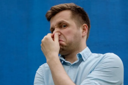 Locatarii din Mărăști, Cluj-Napoca, se plâng de un miros insuportabil: „Nu mai putem ține geamurile deschise”