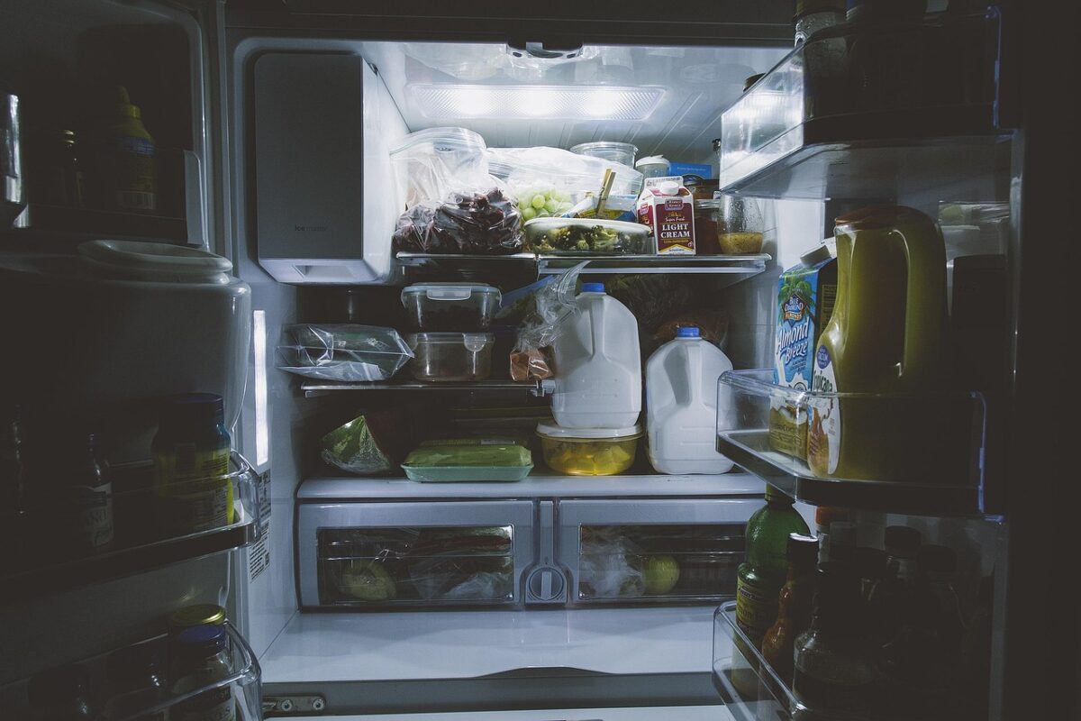 Locatia din frigider care pare sigura dar unde alimentele se altersaza mai repede Ce nu trebuie pastrat pe us