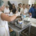 Mancare oferita de Primaria Cluj pentru pensionari si persoane vulnerabile Cine poate beneficia gratuit de doua mese pe zi si care sunt noile reguli in pregatire