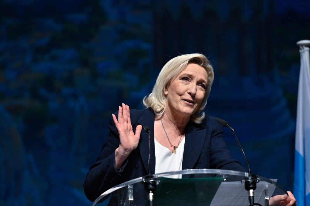 Marine Le Pen va afla marti daca poate candida la alegerile prezidentiale din Franta