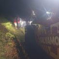 Masina rasturnata pe un drum forestier din Sibiu Doua persoane au fost implicate