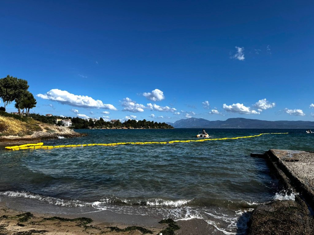 Masura inovatoare in Grecia bariere plutitoare pentru a preveni aparitia unui peste