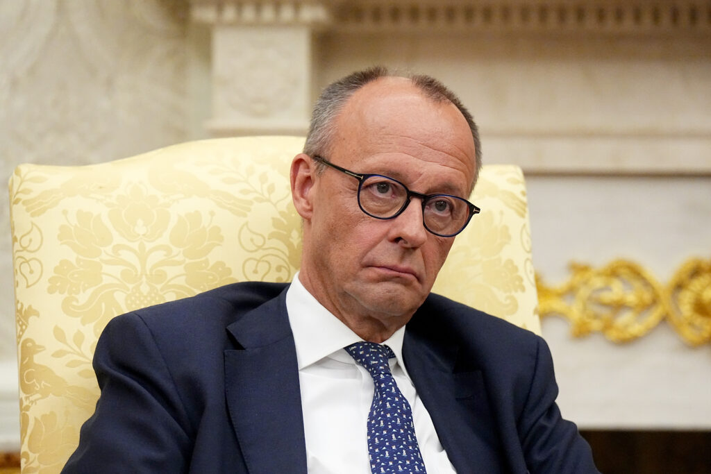 Merz criticat public dupa ce a laudat echipa Germaniei la Cupa Mondiala