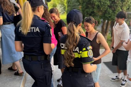 Mesaj emoționant pentru absolvenții din Cluj înainte de examenul de BAC! IPJ s-a prezentat la centrele de examen pentru a le reaminti elevilor că nu sunt singuri.