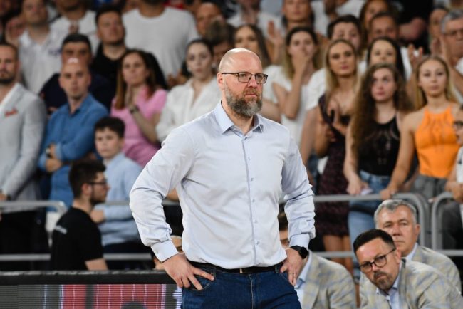 Mihai Silvasan antrenorul nationalei Romaniei dupa succesul impotriva Greciei in preliminariile Cupei Mondiale de baschet O victorie cruciala pentru baschetul romanesc
