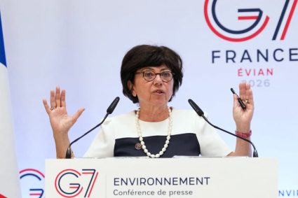 Ministrul francez al mediului își va da demisia după adoptarea unei legi agricole controversate.