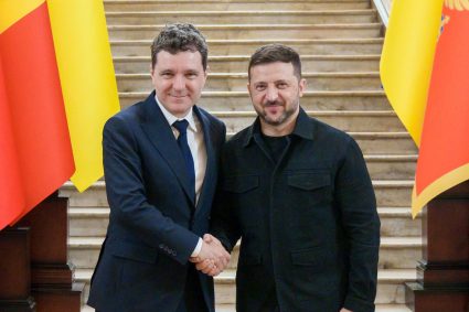 Nicușor Dan călătorește la Kiev pentru un summit regional și se întâlnește cu Zelenski. România își reiterează sprijinul pentru Ucraina și pentru securitatea în regiune.