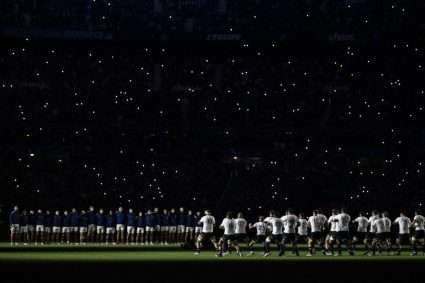 Noua Zeelandă învinge Franța în meciul de deschidere al Campionatului Națiunilor la Rugby, iar România își face debutul în această seară în Cupa Națiunilor.