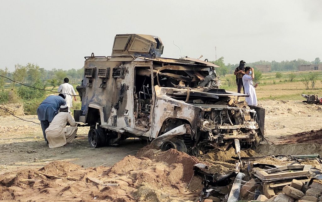 Noua politisti au fost omorati dintr un atac asupra unui post de politie din Pakistan Fortele de securitate anunta ca 15 militanti au fost neutralizati