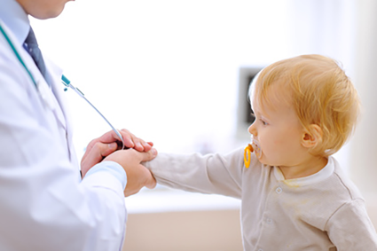 Peste 5.900 de părinți din Cluj au apelat o linie dedicată copiilor bolnavi. Care sunt simptomele care au devenit tot mai comune în ultima lună?