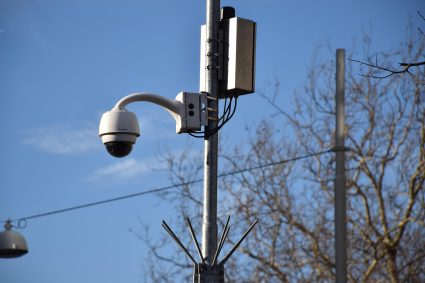 Poliția din Los Angeles renunță la un contract pentru camere de supraveghere din cauza erorilor generate de inteligența artificială.