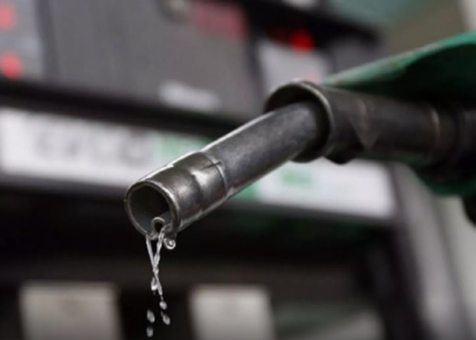 Portugalia Carburantii se vor scumpi considerabil incepand de luni Pretul motorinei se apropie de 2 euro pe litru