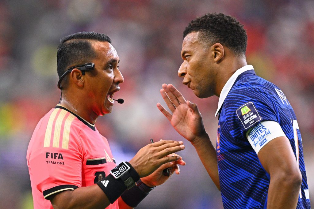 Presa franceza critici acerbe la adresa lui Mbappe si a starurilor Frantei dupa eliminarea de la Cupa Mondiala Surclasati o lectie pe toate fronturile