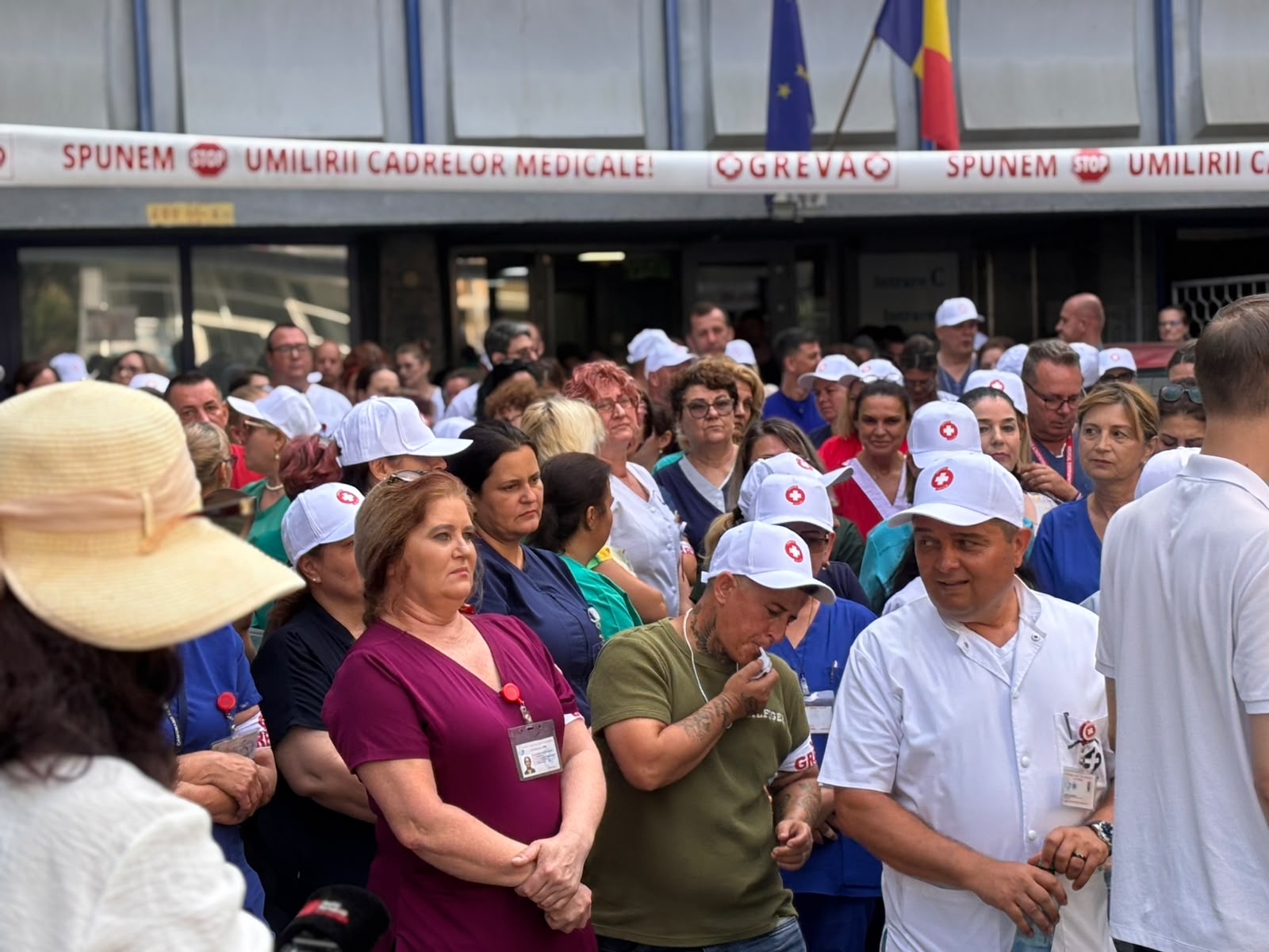 Proteste in sute de spitale din Romania Cadrele medicale ameninta cu greva generala incepand cu 28 iulie Comunicatul federatiei SANITAS