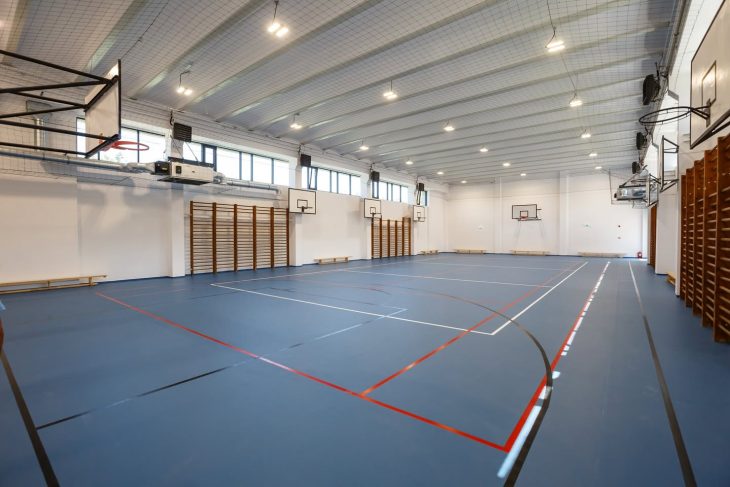 Sala de sport de 3 1 milioane de lei la un liceu din Cluj Napoca Panouri fotovoltaice statie de incarcare electrica si echipamente de ultima generatie pentru 955 de elevi