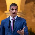 Sanchez desfasoara fortele armate in Ceuta in contextul haosului migratoriu