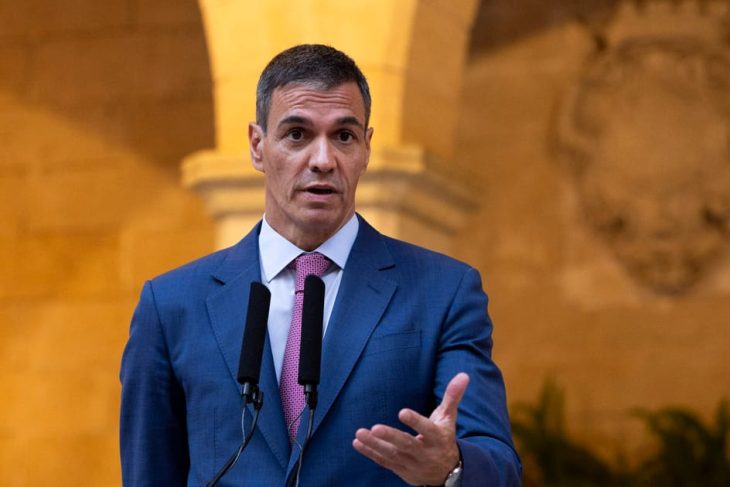 Sanchez desfasoara fortele armate in Ceuta in contextul haosului migratoriu