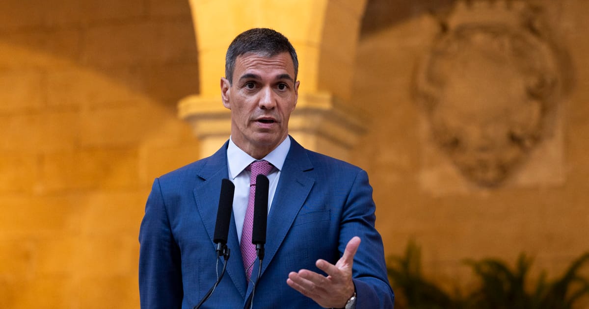 Sanchez desfasoara fortele armate in Ceuta in contextul haosului migratoriu