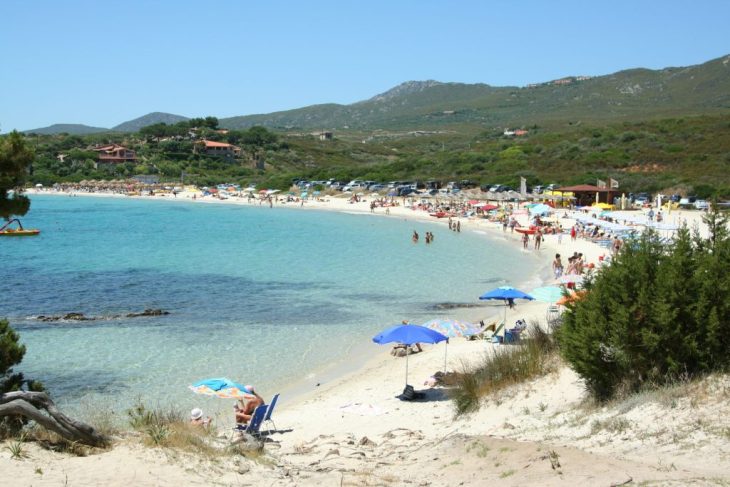 Scandal pe plajele din Italia Turisti in conflict din cauza sandviciurilor aduse de acasa