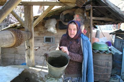 Se impozitează apa din fântâni? Ce spune, de fapt, legea și cum s-au născut teoriile despre contoare, sigilări și închisoare.