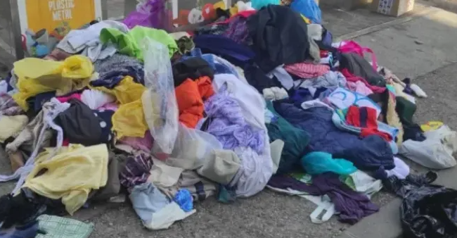 Se ntampla aproape zilnic intr un cartier din Cluj Napoca Hainele sunt aruncate peste tot dupa ce hotii au lovit din nou