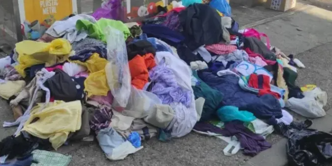 Se ntampla aproape zilnic intr un cartier din Cluj Napoca Hainele sunt aruncate peste tot dupa ce hotii au lovit din nou