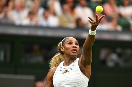 Serena Williams s-a retras din meciul de dublu alături de Venus de la Wimbledon.
