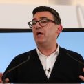 Sondaj Ar trebui Andy Burnham sa organizeze alegeri pentru a obtine functia de prim ministru al Marii Britanii