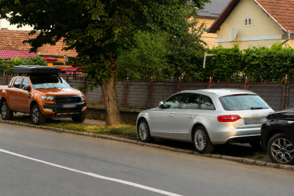 Spațiul verde convertit în parcare în cartierul din Cluj-Napoca