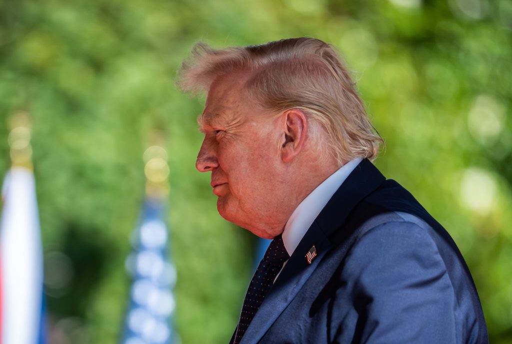 Trump avertizeaza Iranul Vom lovi din nou cu putere in urmatoarele ore