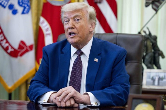 Trump solicta comerciantilor de benzina sa scada preturile si ii atentioneaza ca vor aparea probleme mari daca nu indeplinesc aceasta cerinta