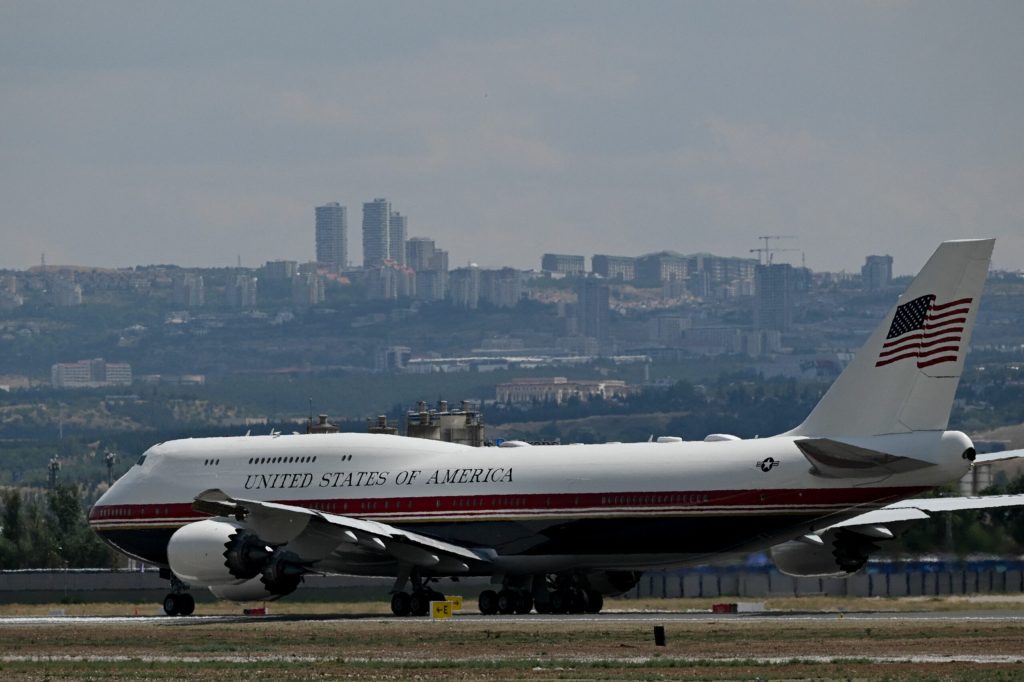 Trump trimite Air Force One la modernizare Ce probleme de securitate are aeronava primit din Qatar