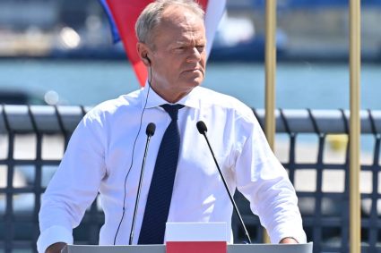 Tusk îndeamnă Ucraina să contribuie la repararea relațiilor cu Polonia.