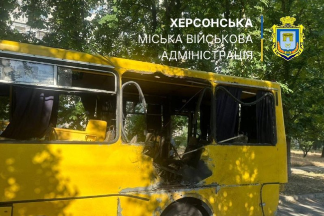 Ucraina O drone ruseasca a atacat un microbuz in Herson provocand moartea a doua persoane si ranirea altor cinci