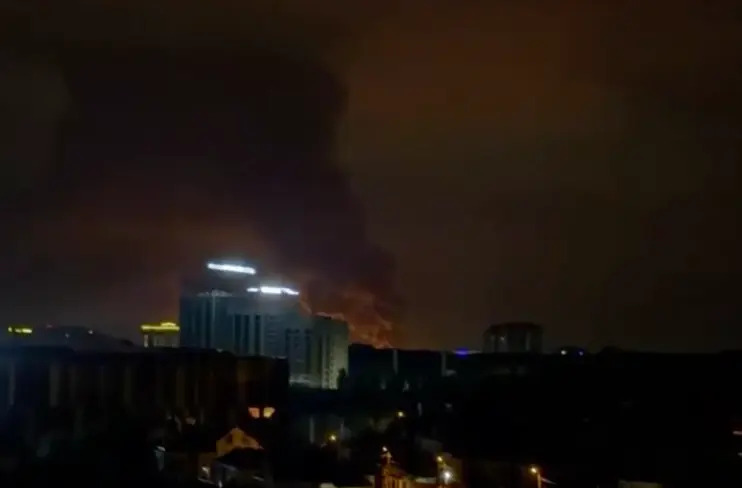 Ucraina ataca o rafinarie din sudul Rusiei si diverse obiective militare din Crimeea si Lugansk conform surselor din presa ucrainena