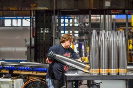 Ucraina progresează: Va permite pentru prima dată de la începutul războiului exportul armelor produse intern.