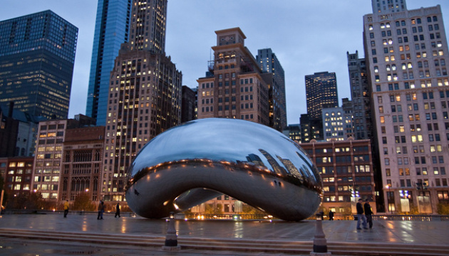 Ucrainenii din Chicago au organizat un protest simbolic pentru victimele razboiului Manifestantii s au asezat pe asfalt in memoria civililor cazuti
