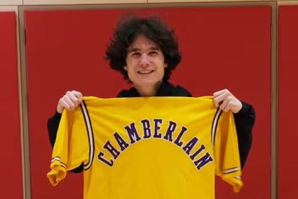 Un tânăr a cumpărat o jachetă a echipei Lakers cu 3 dolari. Acum ar putea valora 250.000 de dolari.