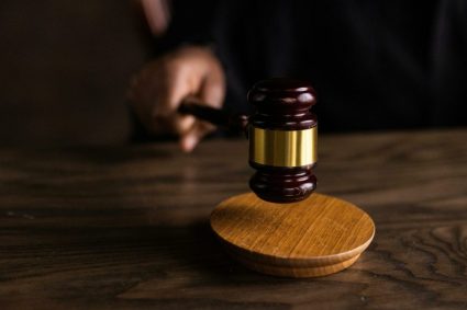 Un tribunal din Italia a absolvit de acuzație membrii echipajului navei Aquarius după opt ani de proces.