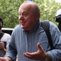 Viorel Pasca isi amintete cum a nceput totul Am vzut la televizor c au mai murit doi oameni din cauza frigului Ii ajut pe oamenii strazii inca din adolescenta
