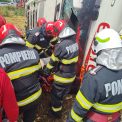 accident grav pe e85 sofer de tir blocat in cabina dupa ce autotrenul s a rasturnat