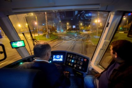 Cât costă, de fapt, un kilometru parcurs cu tramvaiul în București: prețul este cu aproape 40% mai mare decât în Cluj, iar călătorii acoperă doar 17-19% din costurile serviciului.