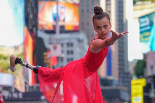 gimnasta ucraineana ranita in razboi isi imparteaste povestea prin dans castigand o medalie la un turneu in romania