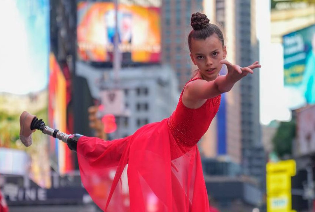 gimnasta ucraineana ranita in razboi isi imparteaste povestea prin dans castigand o medalie la un turneu in romania
