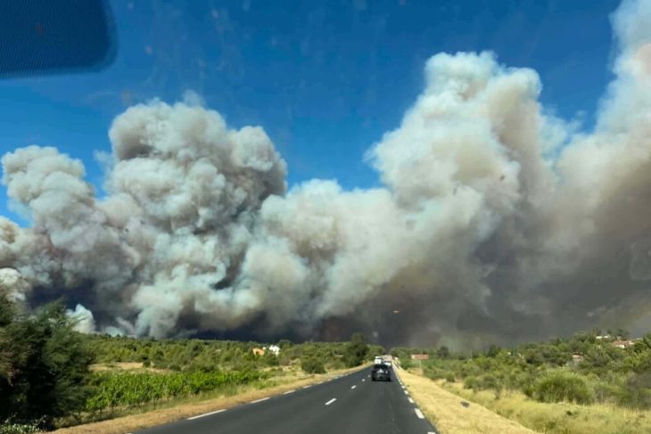 incendiu devastator in sudul frantei peste 400 de hectare distruse de flacari