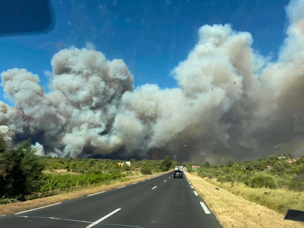incendiu devastator in sudul frantei peste 400 de hectare distruse de flacari
